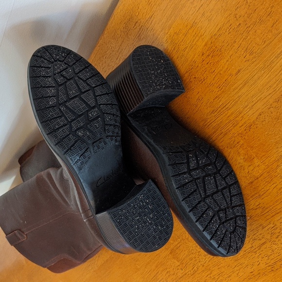 Boho Relove: Clark's Chocolate Boots - Picture 5 of 5